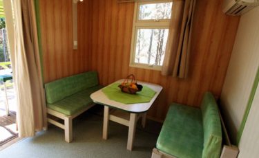 camping los escullos bungalow's dinning room