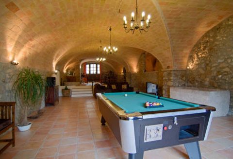 Can llobet game room